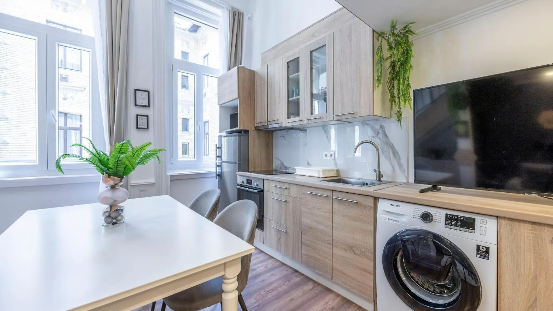 Central Cozy & Homy Apartment In The Heart Of Budapest Hungary