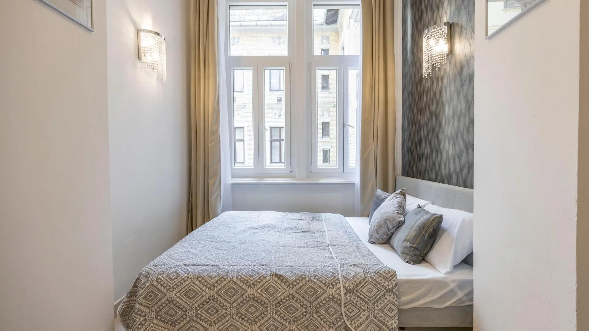 Central Cozy & Homy Apartment In The Heart Of Budapest