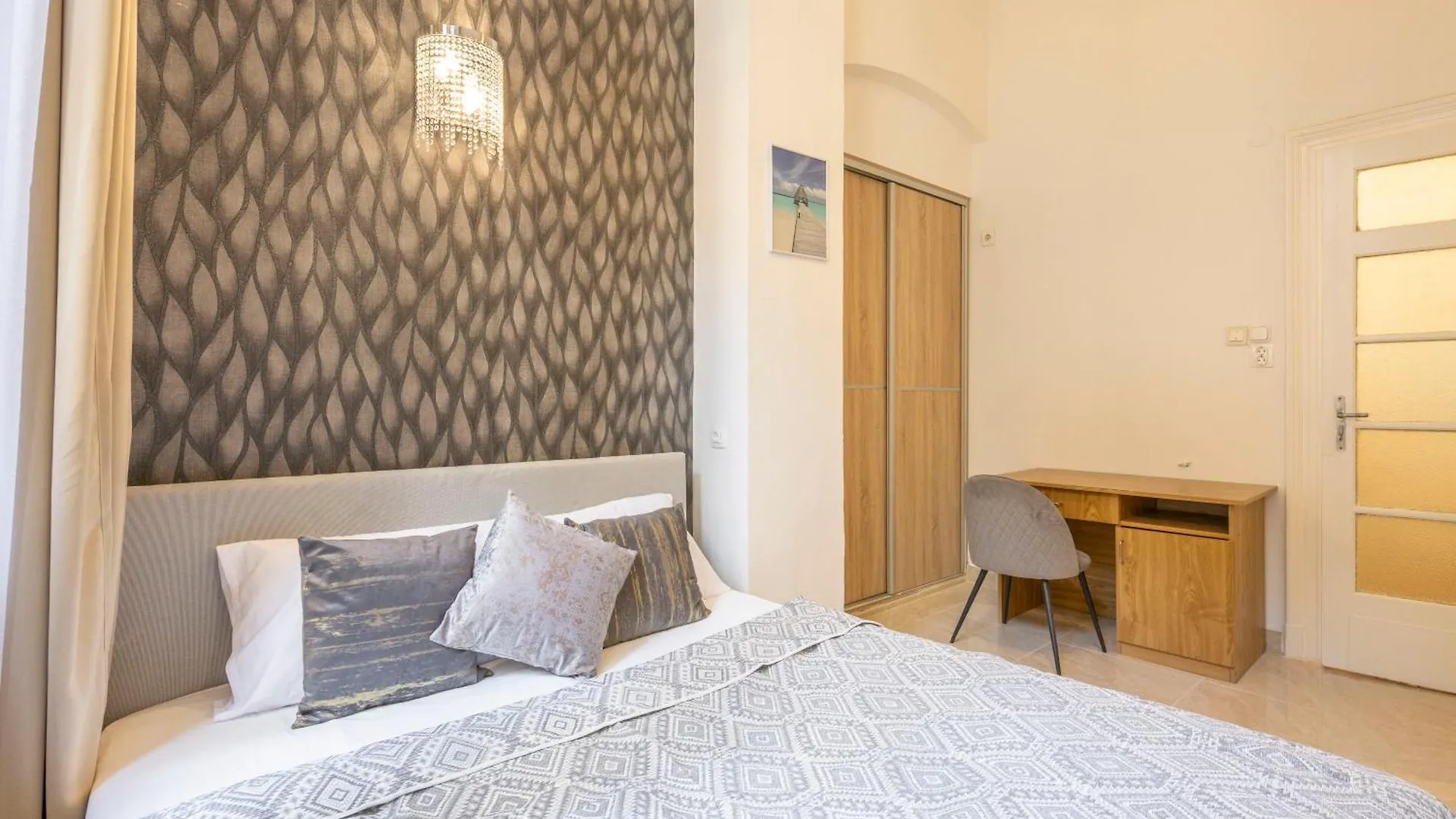Central Cozy & Homy Apartment In The Heart Of Budapest