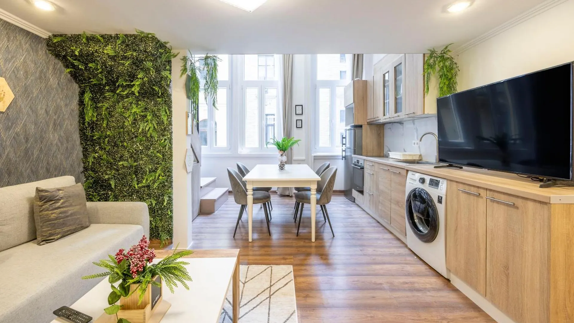Central Cozy & Homy Apartment In The Heart Of Budapest