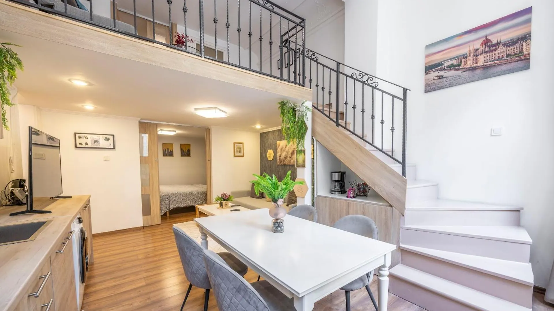 Central Cozy & Homy Apartment In The Heart Of Budapest